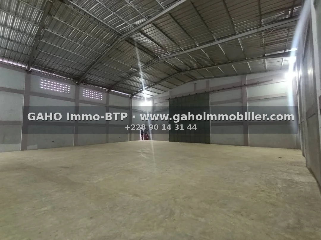 WAREHOUSE ON A LOT 50m FROM THE TAR