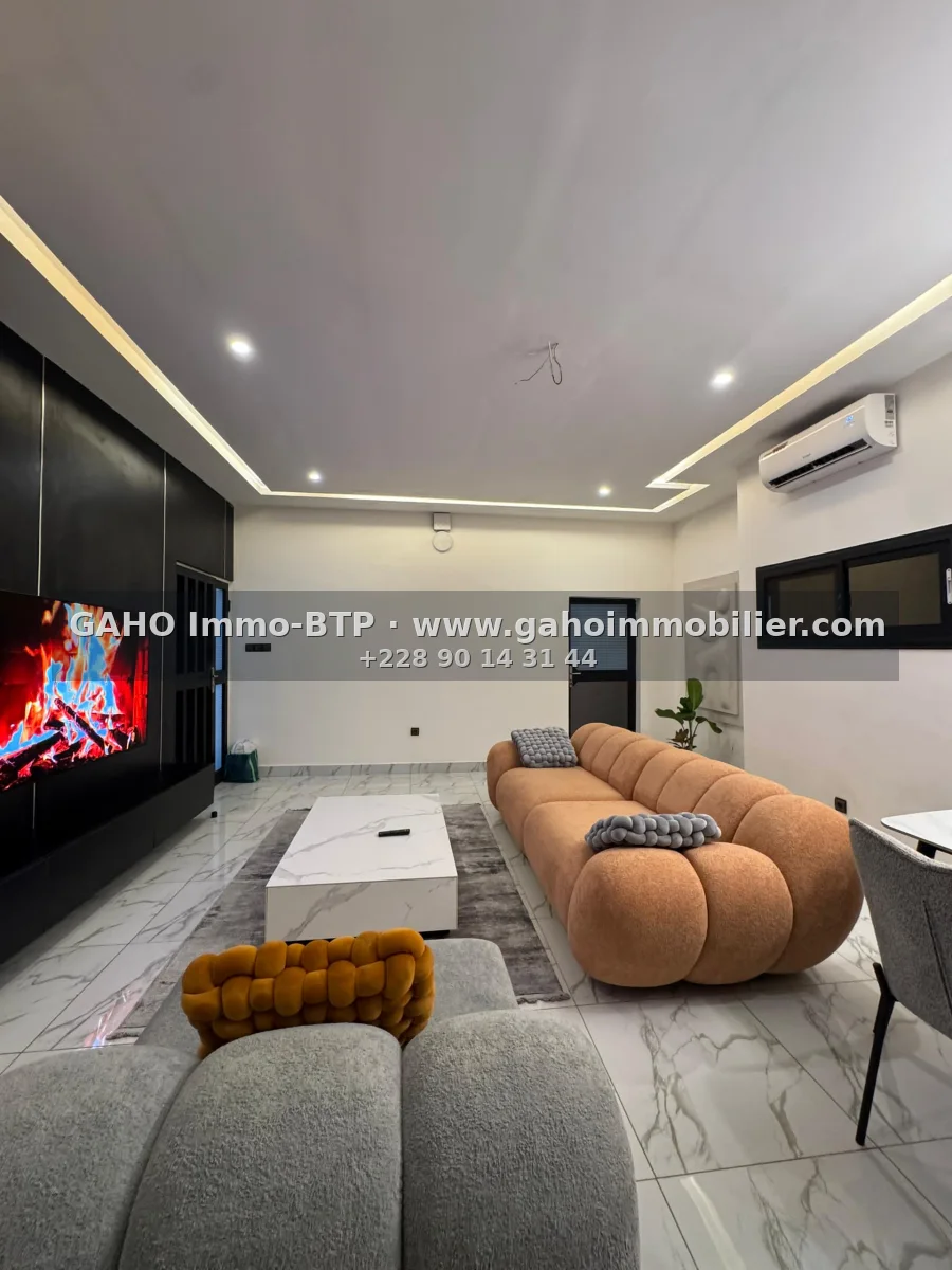 FURNISHED LIVING ROOM