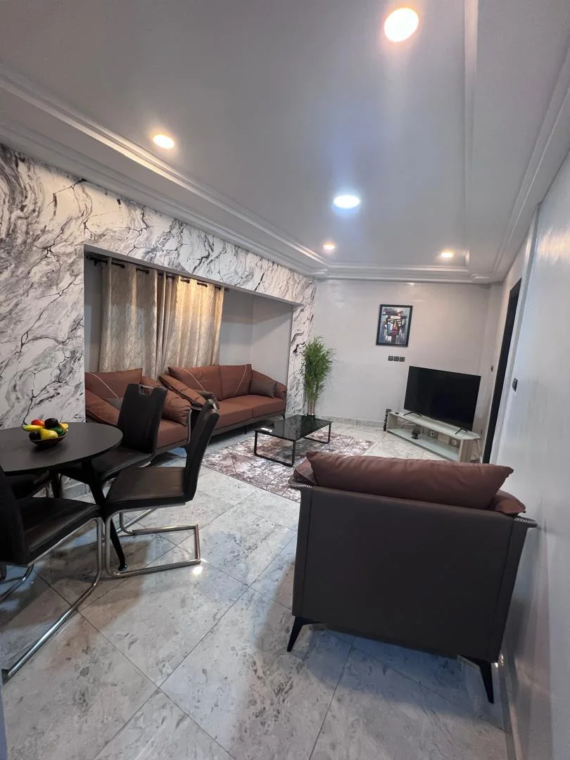CHAMBRE SALON MEUBLE A AGOE 2 LIONS