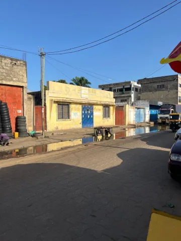 1 LOT AU GRAND MARCHÉ LOMÉ