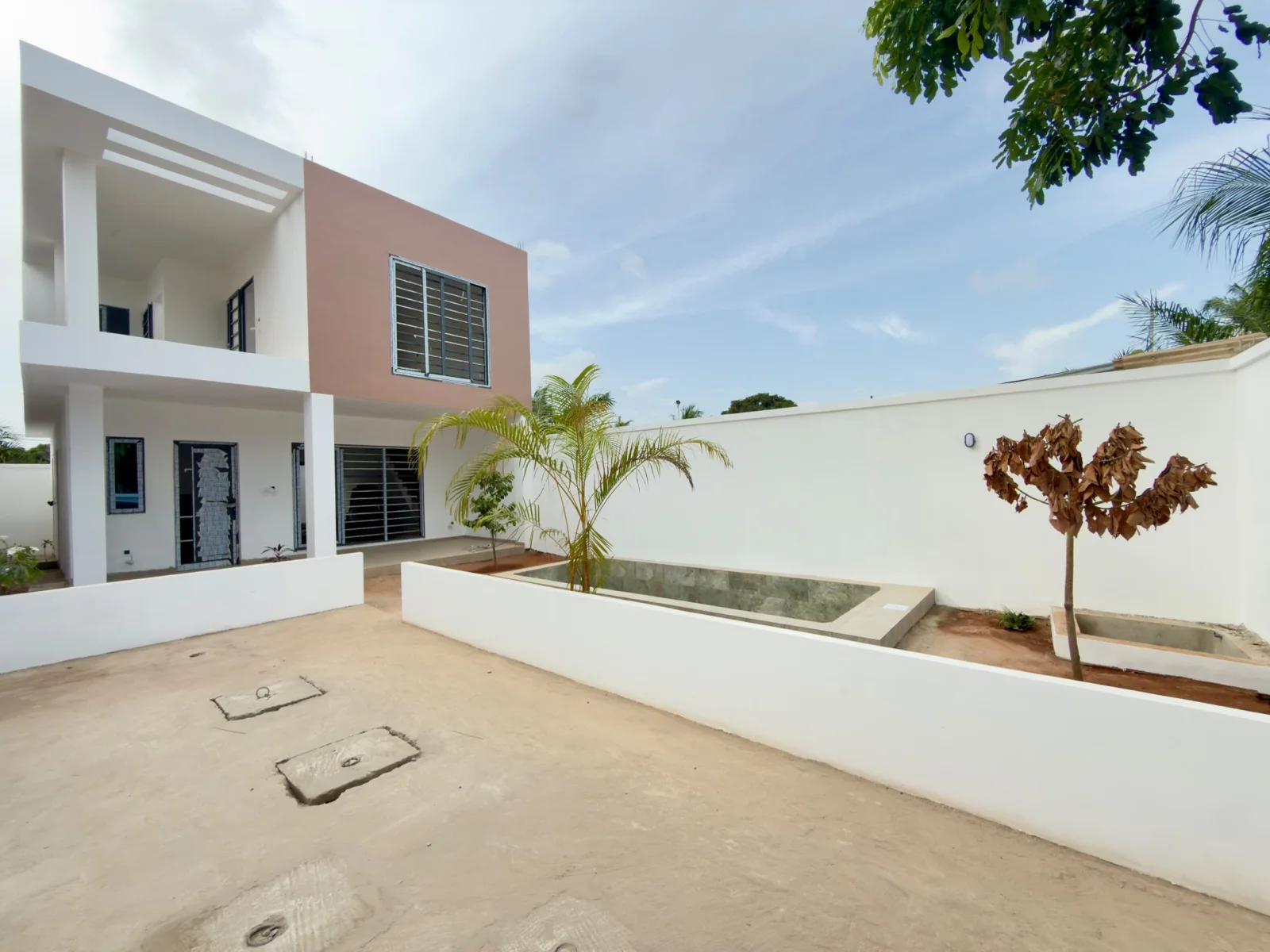 A VENDRE VILLA AVEC PISCINE A DJIDJOLE