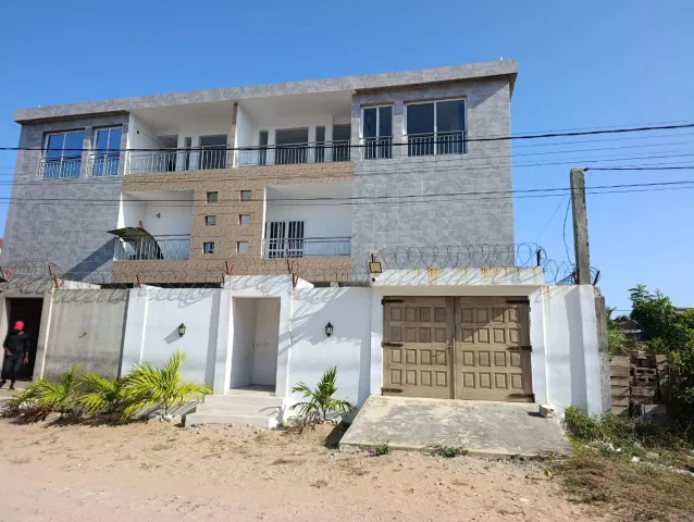 VILLA DUPLEX DE 5 CHAMBRES A BAGUIDA